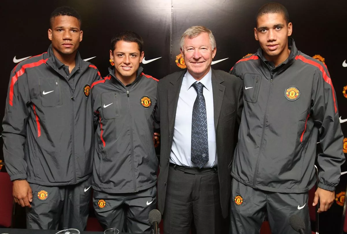 Bebé with Chicharito, Sir Alex and Chris Smalling